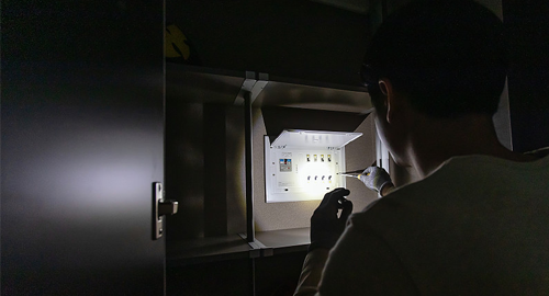 即熱式電熱水器打開斷電不跳閘，是什么原因
